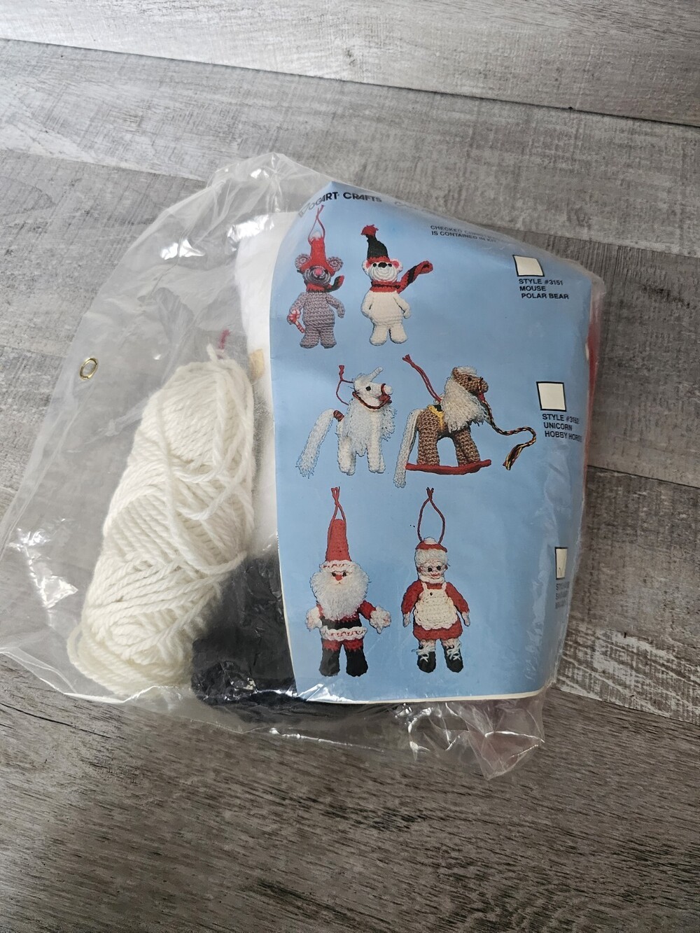 Vintage Christmas Crochet Kit- Santa & Mrs. Claus- Vogart Crafts #3153